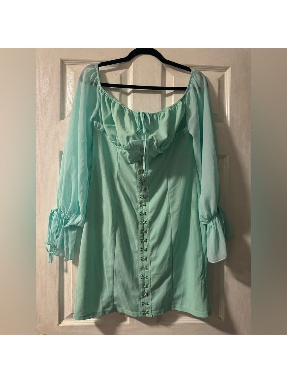 PRETTYLITTLETHING MINT CHIFFON SLEEVE HOOK & EYE BODYCON DRESS SIZE 12 MINI - Picture 1 of 6